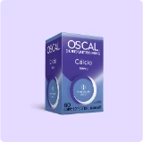 Visão em perspectiva da embalagem azul do suplemento Oscal Cálcio 500mg.